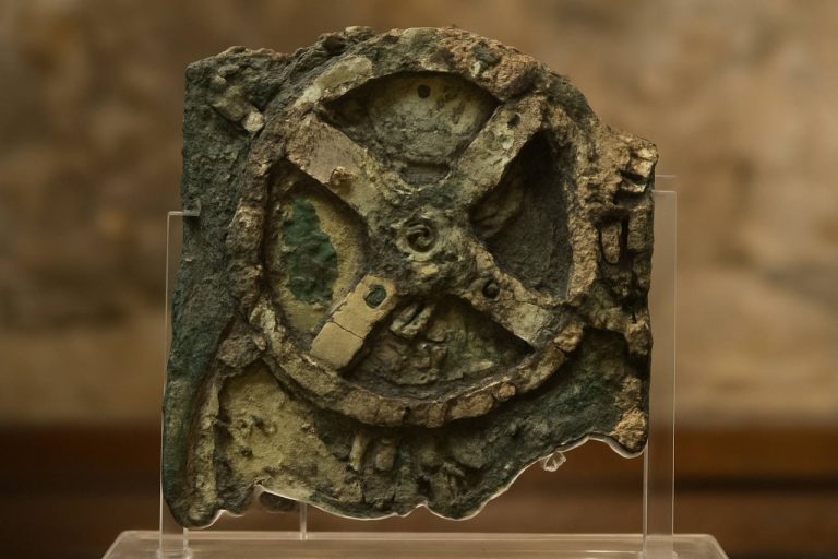 Antikythera-mechanisme: De oude computer die de tijd tartte 